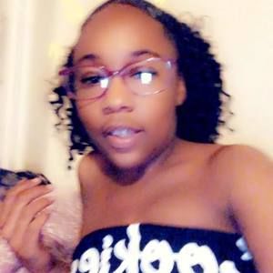 Meet your Posher, Tia